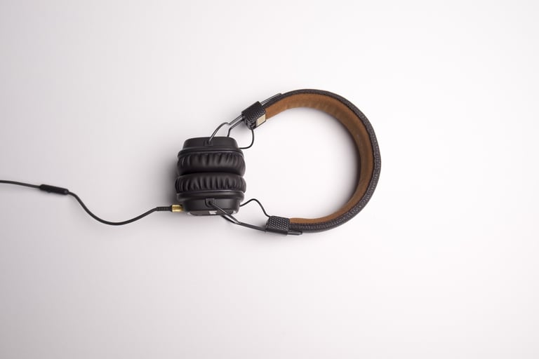 headphone-1868612_1920